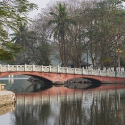 Die Hauptstadt von Vietnam Hanoi hat viele Parks wie den Thong Nhat Park 
