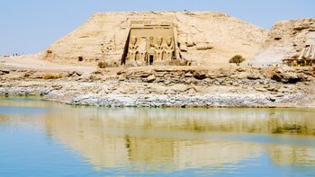 Abu Simbel vom Nassersee aus gesehen Unternubien Ägypten