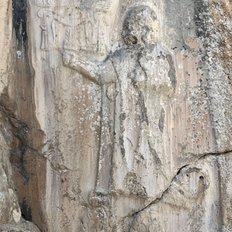 Großkönig Tudḫaliya IV. und Kartusche mit luwischen Hieroglyphen, Yazilikaya