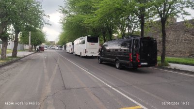 viele Reisebusse mit Gruppen in der Region Südostanatolien unterwegs