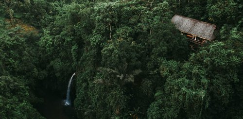 Banyan Tree Escape Buahan Bali - Wasserfall im Resort 