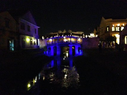 Japanische Brücke in Hoian bei Nacht Familienurlaub in den Osterferien
