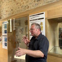 Ingmar Braun bei der Führung im Museum 