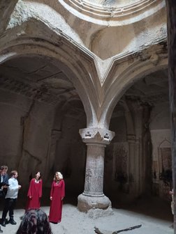 armenische Sänger im Kloster Geghard
