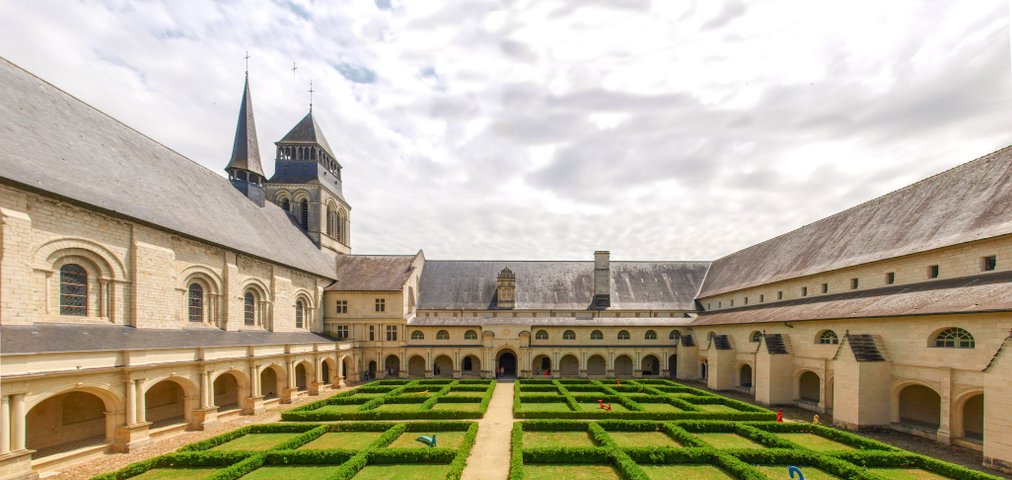Abtei Fontevraud Grablege Eleonore von Aquitanien, Heinrich II, Richard Löwenherz