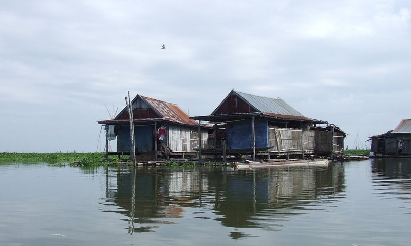 Sulawesi Lake Tempe schwimmende Häuser der Fischer © 39394356 Aagje_De_Jong_dreamstime.com