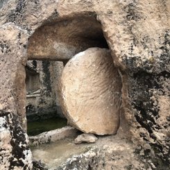Hilar Felsgräber Cayönü Südostanatolien