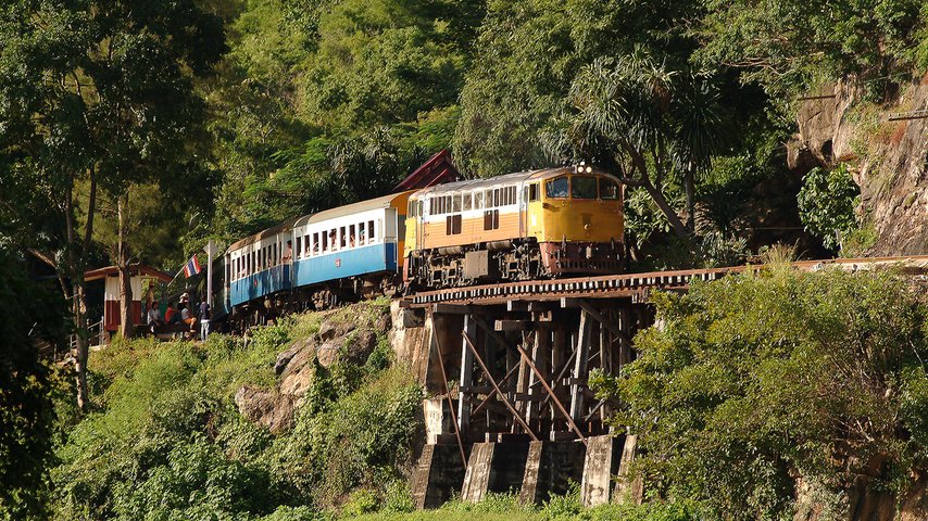 historische Zugfahrt Todesbahn in Zentralthailand