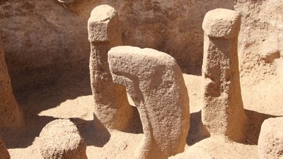 Karahan Tepe - seit Herbst 2021 statten wir dem damals noch weitgehend unbekannten Fundort einen beeindruckenden Besuch ab