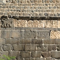 Diyarbakir Dicle Bruecke über den Tigris - Verzierungen mit figürlichen Darstellungen wie Löwen