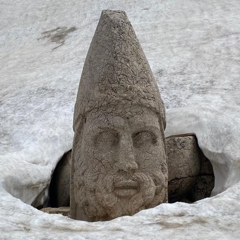 Nemrud Dag im Westen noch ein wenig Schnee 