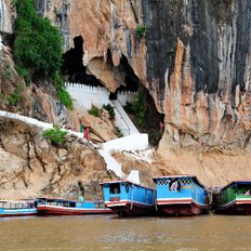 Klippen im Mekong vor den Pak Ou Höhlen bei Luang Prabang