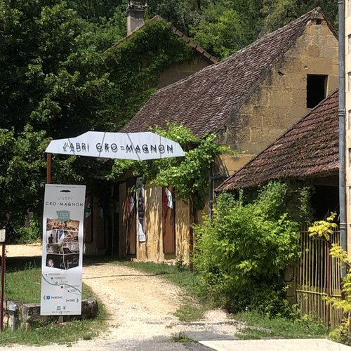 beim geführten Rundgang durch Les Eyzies de Tayac kommen wir auch zum Abri Cro Magnon