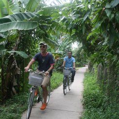 Fahrradtour im Mekongdelta einer der Ausflüge bei einer Kreuzfahrt durch das Delta