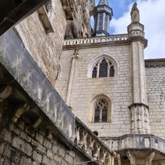 monumentaler Stiegenaufgang zur Basilique Saint Saveur in Rocamadour