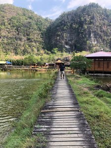 Robert Reischl von Zugvogeltouristik in Rammang Rammang Sulawesi