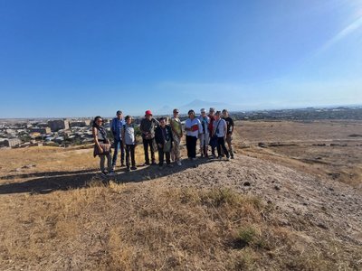 am roten Hügel nahe Yerewan