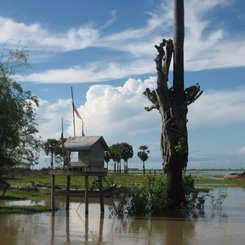 Haus für Wassergeister am Tonle Sap