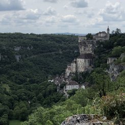 Ausblick auf Rocamadour über dem Lot-Tal