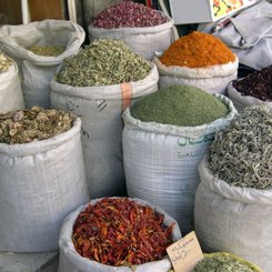 Gewuerze am Markt in Amman, Jordanien