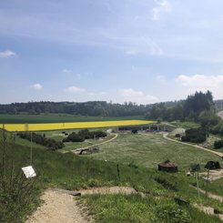 Schwaebische Alb Blick über den ehemaligen Archäopark Vogelherd