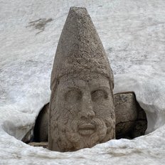 Nemrud Dag im Westen noch ein wenig Schnee 