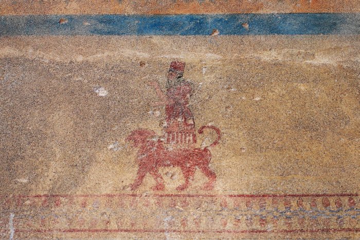 der urartäische Gott Khaldi, der auf einem Löwen reitet, Festung Erebuni Armenien, aus dem 8.Jhrdt v. Chr.