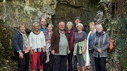 Gruppe vor der Höhle El Pendo