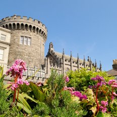 Dublin Castle Record Tower dahinter koenigliche Kapelle