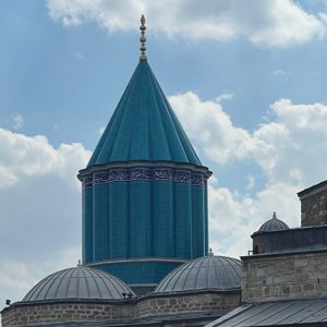 Ankunft in Konya - grün glasierte Mevlana Grabkuppel