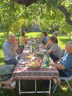 gemütliches Mittagessen in Garni Armenien