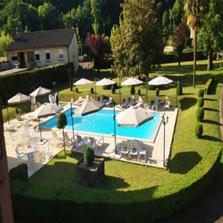 Der höchst willkommene Pool im Hotel des Roches Les Eyzies
