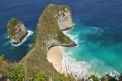 Nusa Penida Kelingking Beach - beliebter Panoramaaussichtspunkt für tolle Photos