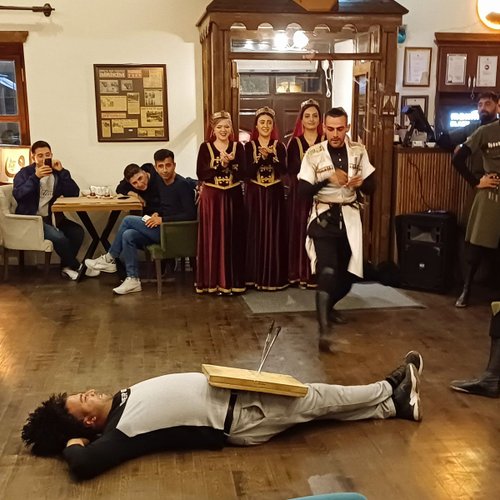 Abendessen mit spontaner einheimischer Unterhaltung