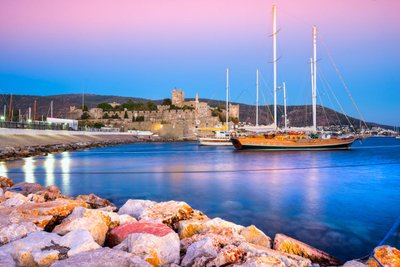 Bodrum_Burg_und_Yachthafen_am_Abend