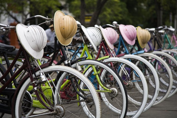Fahrräder in der Altstadt Kota Tua von Jakarta Java