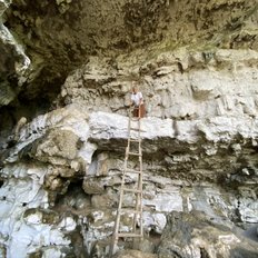 abenteuerlicher Besuch der steinzeitlichen Zeichnungen auf Sulawesi