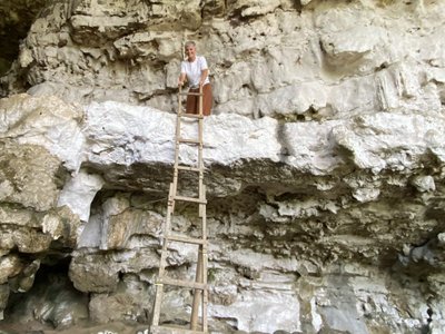 abenteuerlicher Besuch der steinzeitlichen Zeichnungen auf Sulawesi