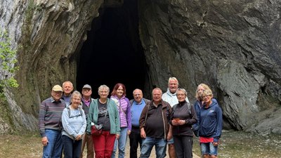 Gruppe 2025 vor der Höhle von Cullalvera Kantabrien Nordspanien