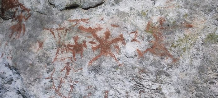 Sulawesi Insel Muna - Leang Metaduno und Leang Kabori - in den beiden Höhlen befinden sich unzählige Felsmalereien, darunter die älteste bis jetzt datierte Handschablone