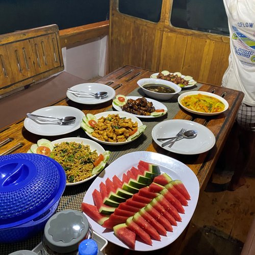 Abendessen für 2 an Bord bei einer Bootstour im Komodo Nationalpark