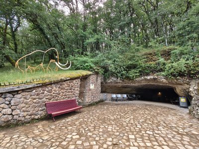 Eingang zur Höhle von Rouffignac
