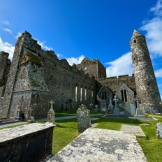 Rock of Cashel hoch über der Landschaft von Tipperary Irland