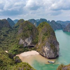 Trinh Nu Cave Privatstrand der Bhaya Cruise Halongbucht