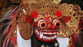 Traditionelle Barongmaske aus Bali. Nehmen Sie bei Asien Reisen an den Festen der Region teil. 
