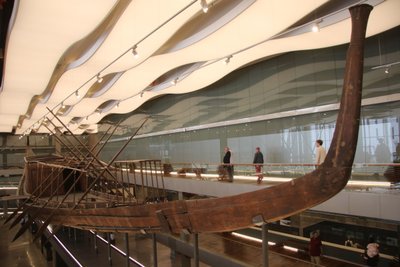 Cheops Sonnenbarke Grand Egpytian Museum Kairo