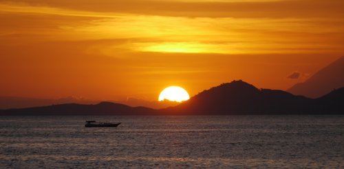 Sonnenuntergang bei einer Bootstour im Komodo Nationalpark