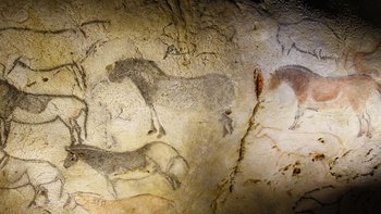 faszinierende Darstellungen in der Nachbildung der Höhle von Ekainberri |  Xabier Eskisabel, CC BY-SA 3.0 <https://creativecommons.org/licenses/by-sa/3.0>, via Wikimedia Commons