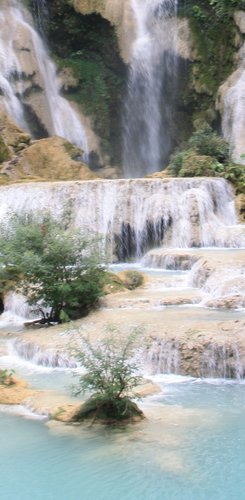 Stämme und Tempel in Nordlaos Kuang Si Wasserfall
