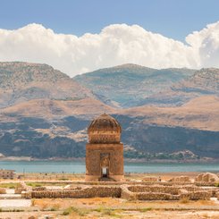 Hasankeyf Zeynel Bey Tomb am neuen Platz am Tigris